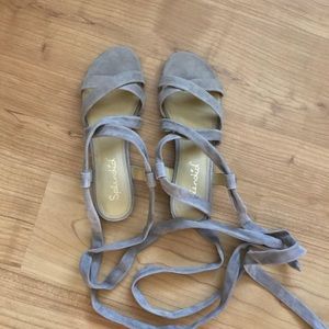 SPLENDID NWOT Fedora tie sandals Size 9